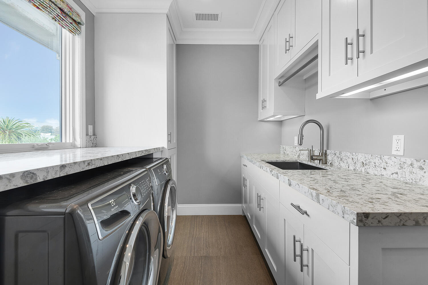 Laundry room with granite coutertops