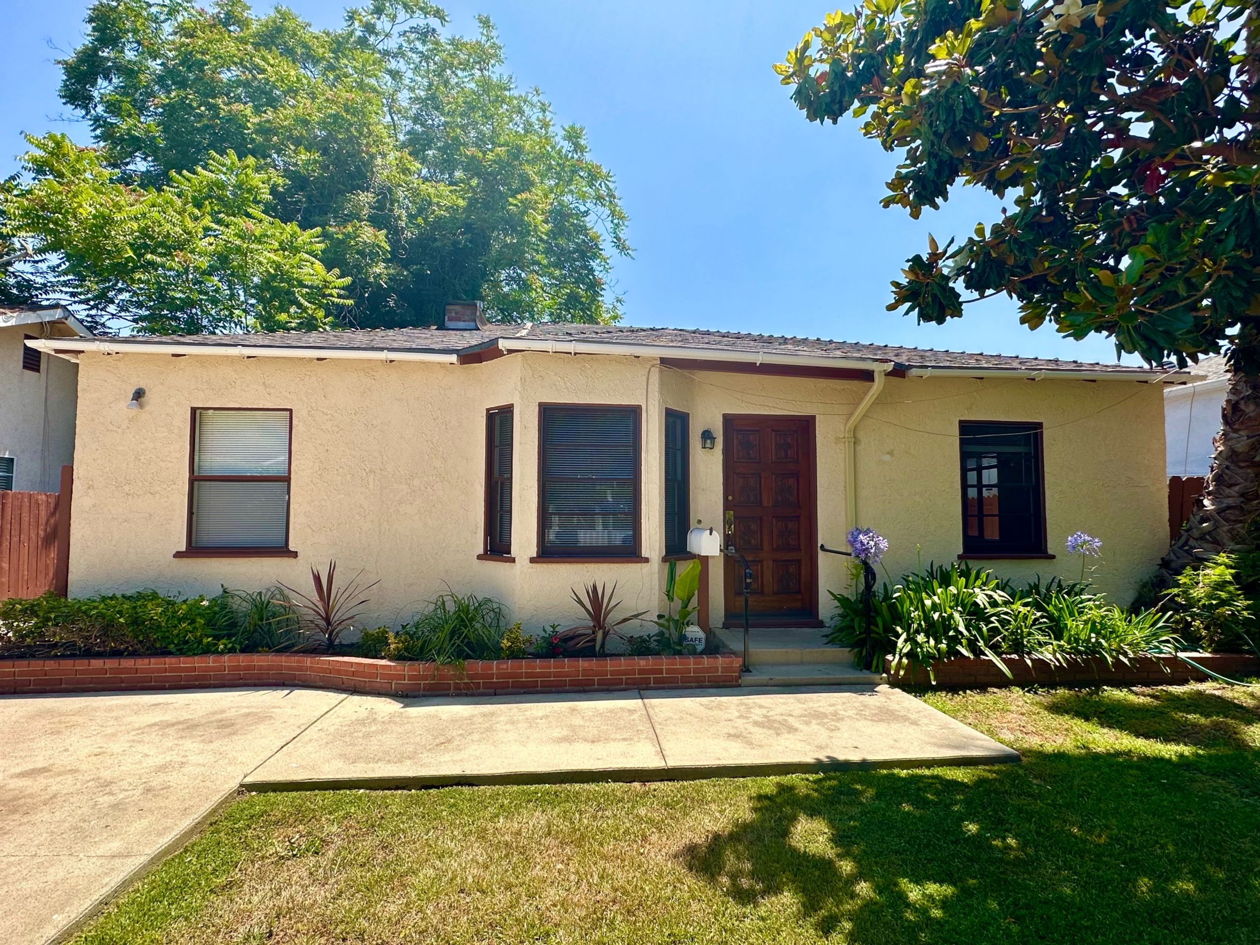 4608 Saloma Ave Cottage style home in Sherman Oaks